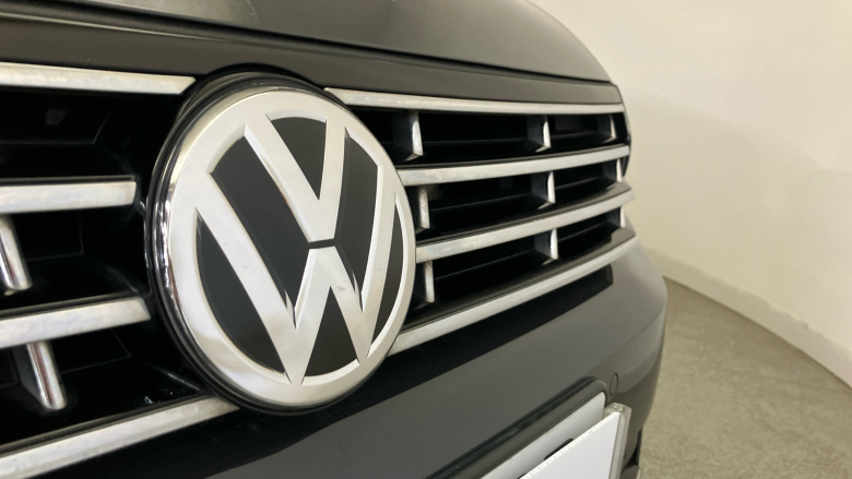 Volkswagen Passat 2.0 TDI R-Line 4dr [Panoramic Roof] Diesel Saloon
